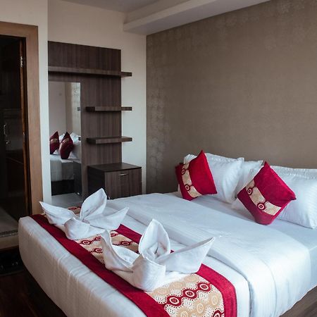 Kusum Airport Hotel Katmandu Zewnętrze zdjęcie