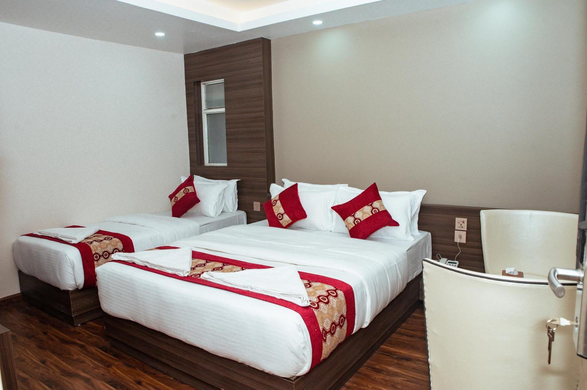 Kusum Airport Hotel Katmandu Zewnętrze zdjęcie
